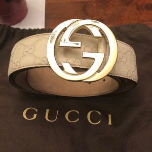 Women’s Gucci Winter White signature “GG” belt